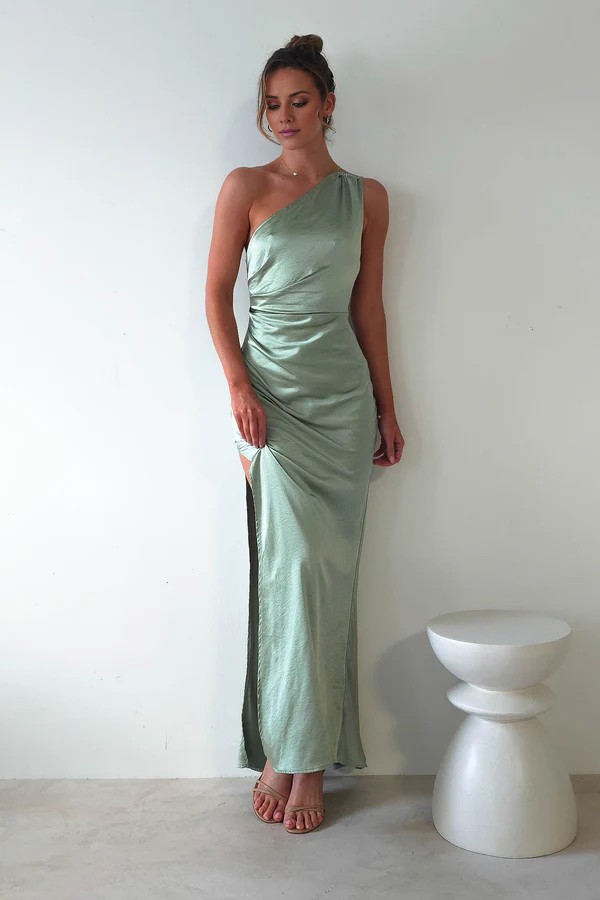 Vestido de fiesta largo de satén con cuello asimétrico y abertura lateral - Vestido Jimiss 