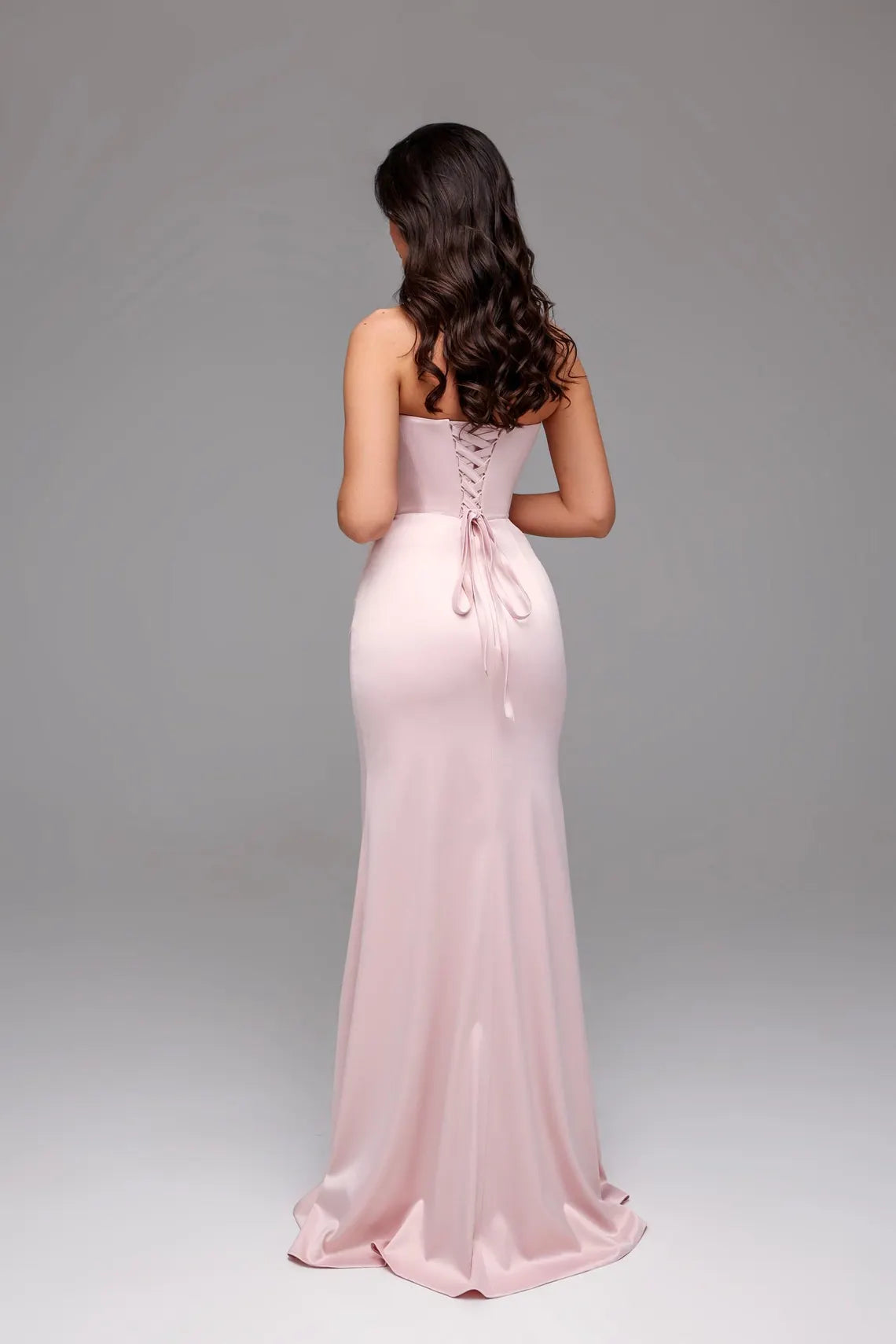 Vestido de fiesta Jimiss con hombros descubiertos, sin mangas, espalda descubierta, abertura lateral y largo hasta el suelo 