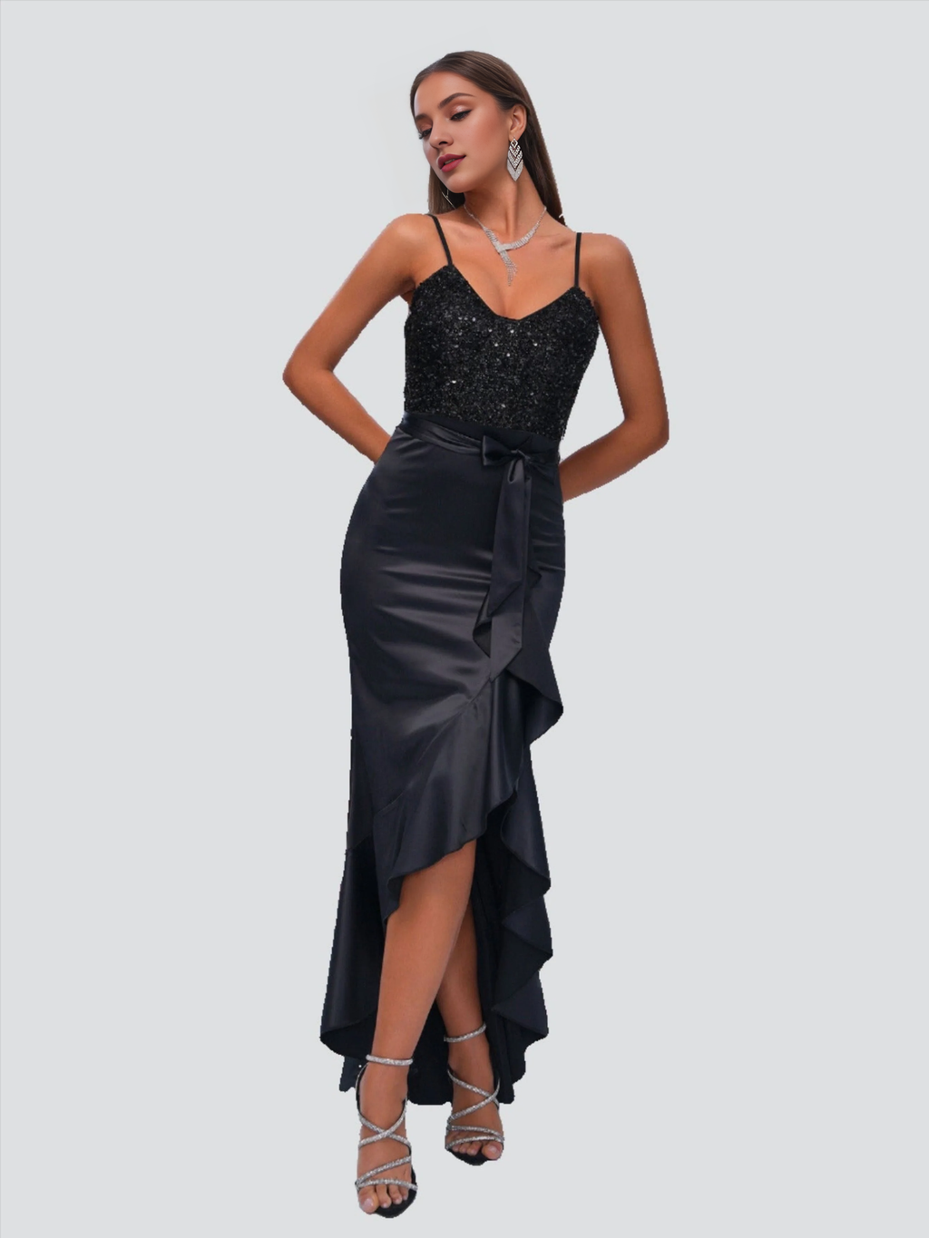 Vestidos de noche tipo godons con tirantes finos, dobladillo con volantes y largo hasta el suelo