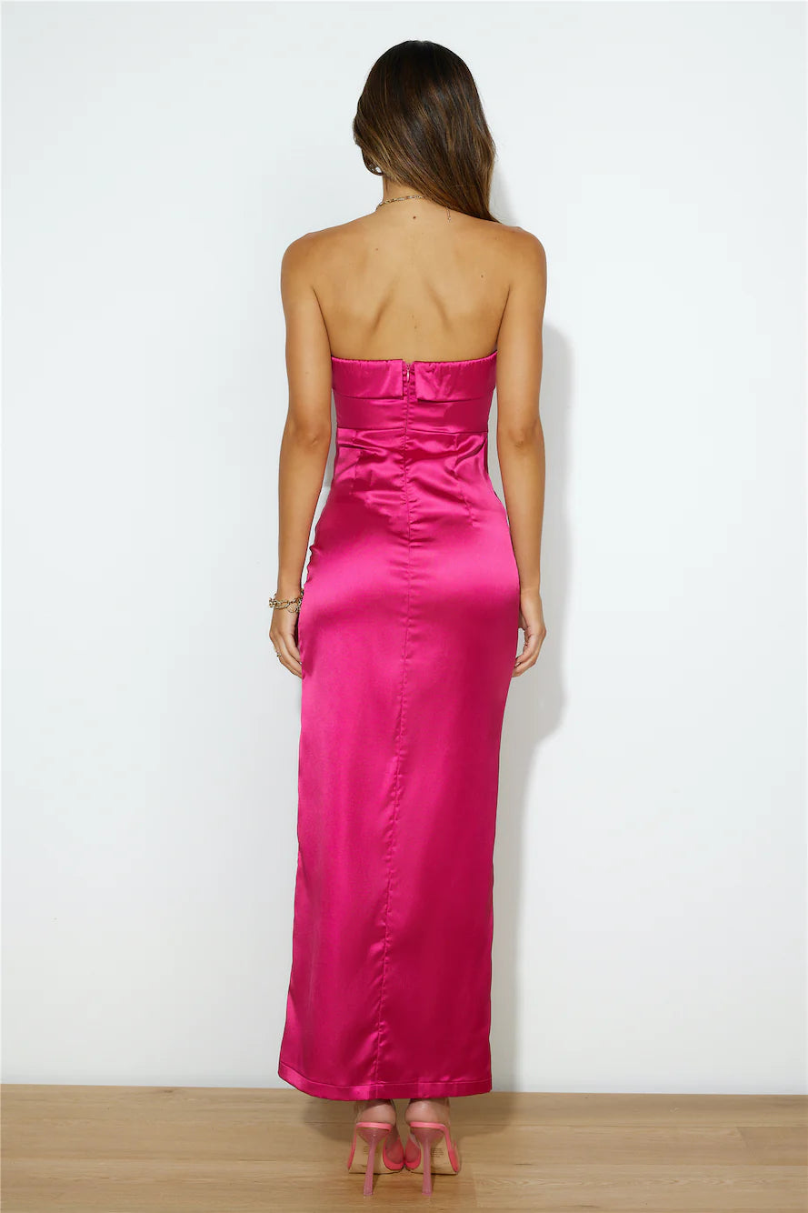 Vestido de fiesta largo de satén con hombros descubiertos y abertura lateral de Jimiss