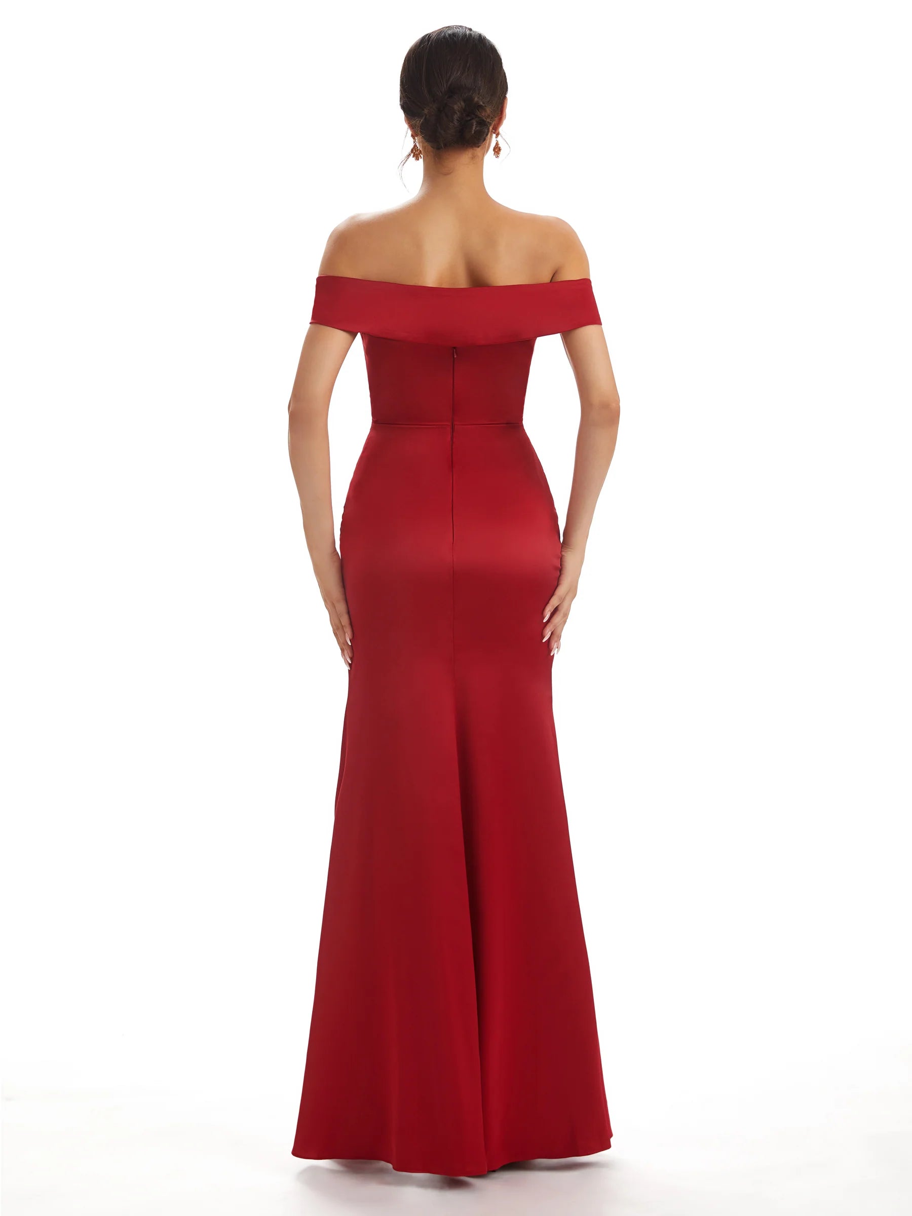 Vestido de dama de honor sexy de satén suave con cola de pez y abertura lateral en los hombros