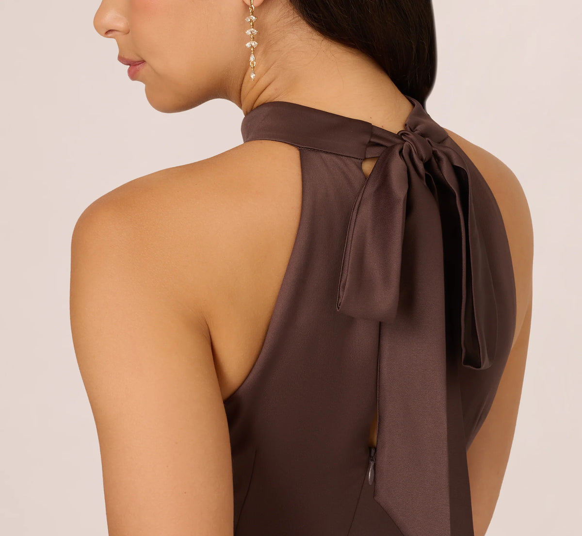 Vestido de fiesta largo estilo sirena con volantes y espalda descubierta de satén de Jimiss