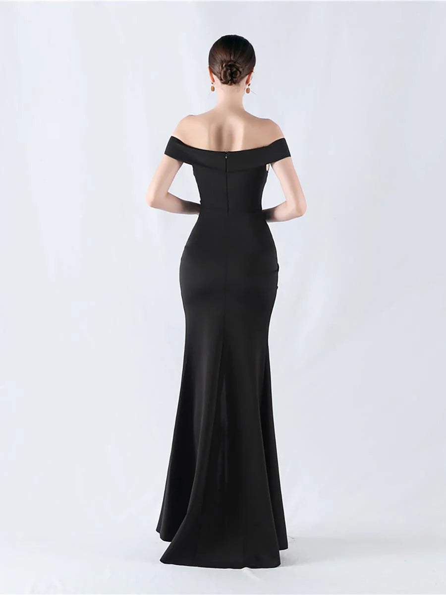 Vestidos de noche largos hasta el suelo con aberturas plisadas y hombros descubiertos