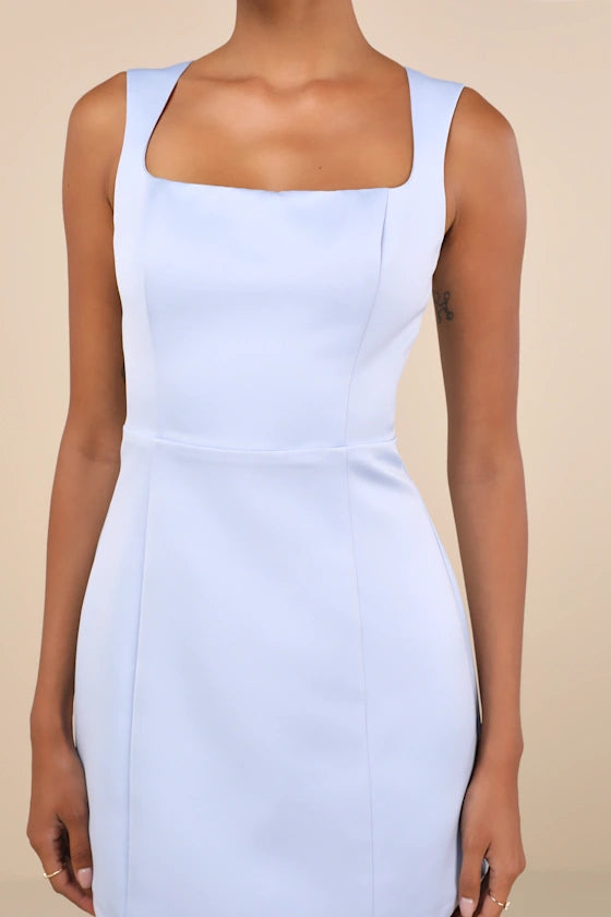 Vestido de fiesta corto Jimiss con escote cuadrado, sin mangas y espalda descubierta