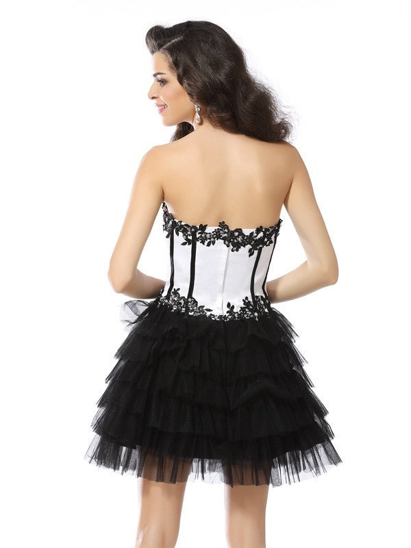 Vestidos de cóctel cortos de tul sin mangas con apliques de corazón y corte A/princesa