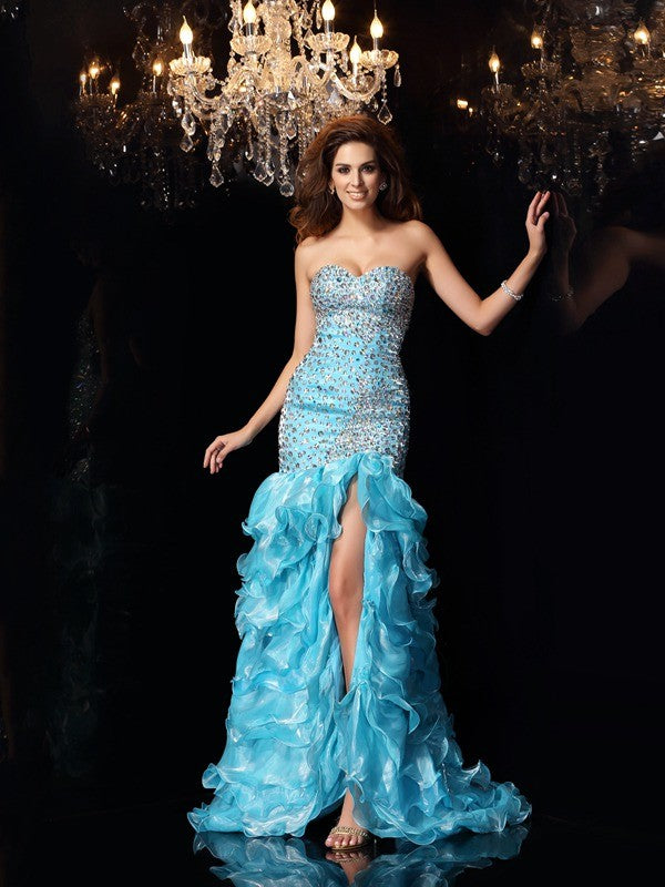 Vestidos de organza de corte alto y bajo sin mangas con escote en forma de corazón y cuentas de sirena/trompeta