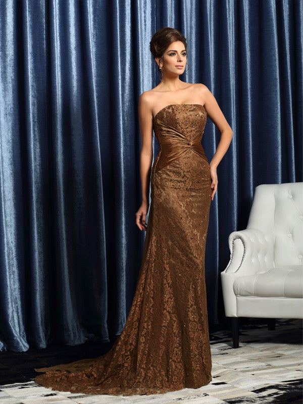 Abiti da sposa lunghi in raso di seta tipo guaina/colonna senza spalline e senza maniche