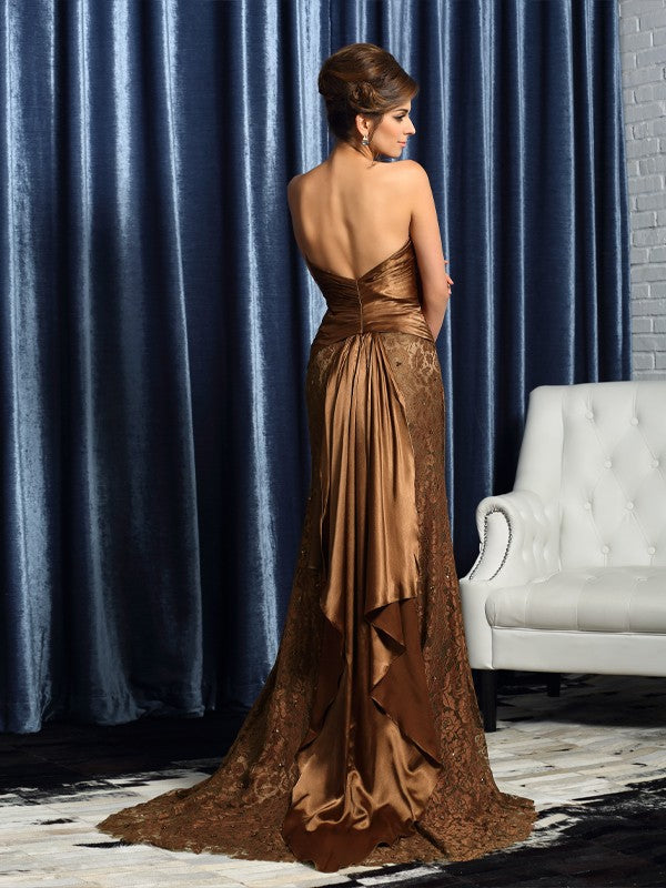 Abiti da sposa lunghi in raso di seta tipo guaina/colonna senza spalline e senza maniche