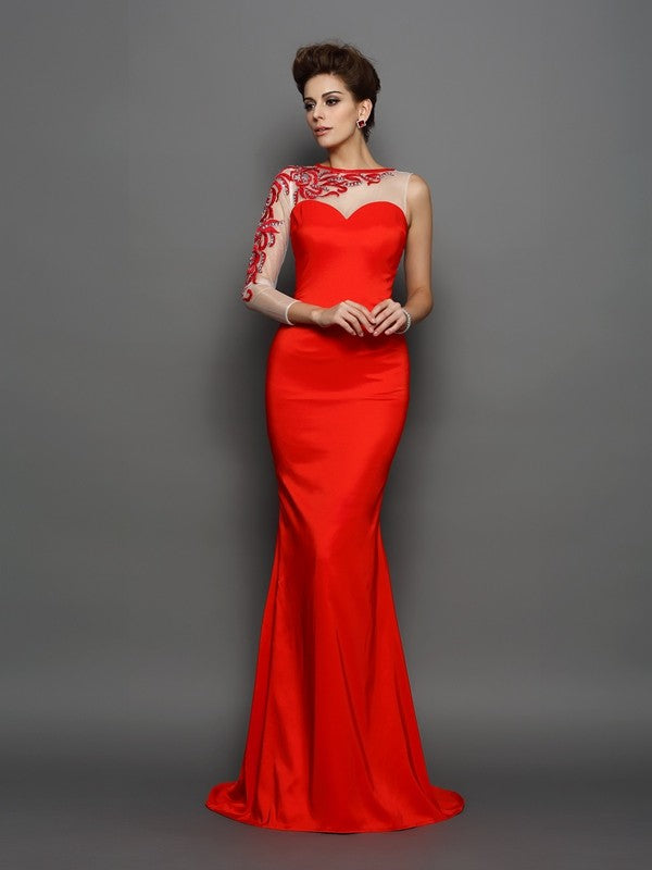 Vestidos largos de satén tejido con mangas largas y bordados de cuello alto y corte trompeta/sirena