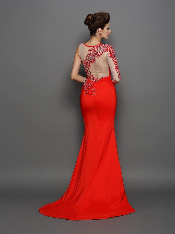Vestidos largos de satén tejido con mangas largas y bordados de cuello alto y corte trompeta/sirena