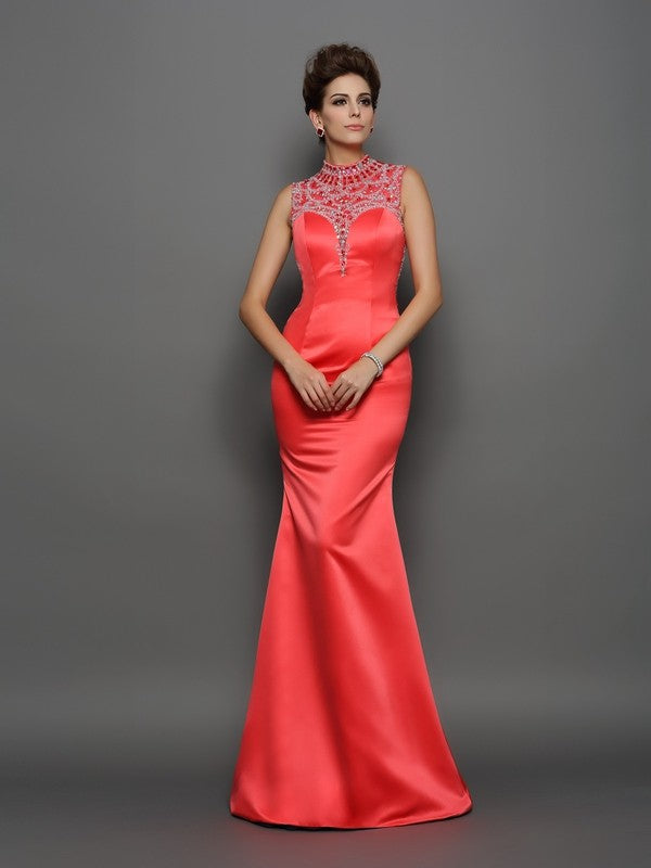Vestidos largos de satén sin mangas con cuello alto, corte trompeta/sirena y cuentas
