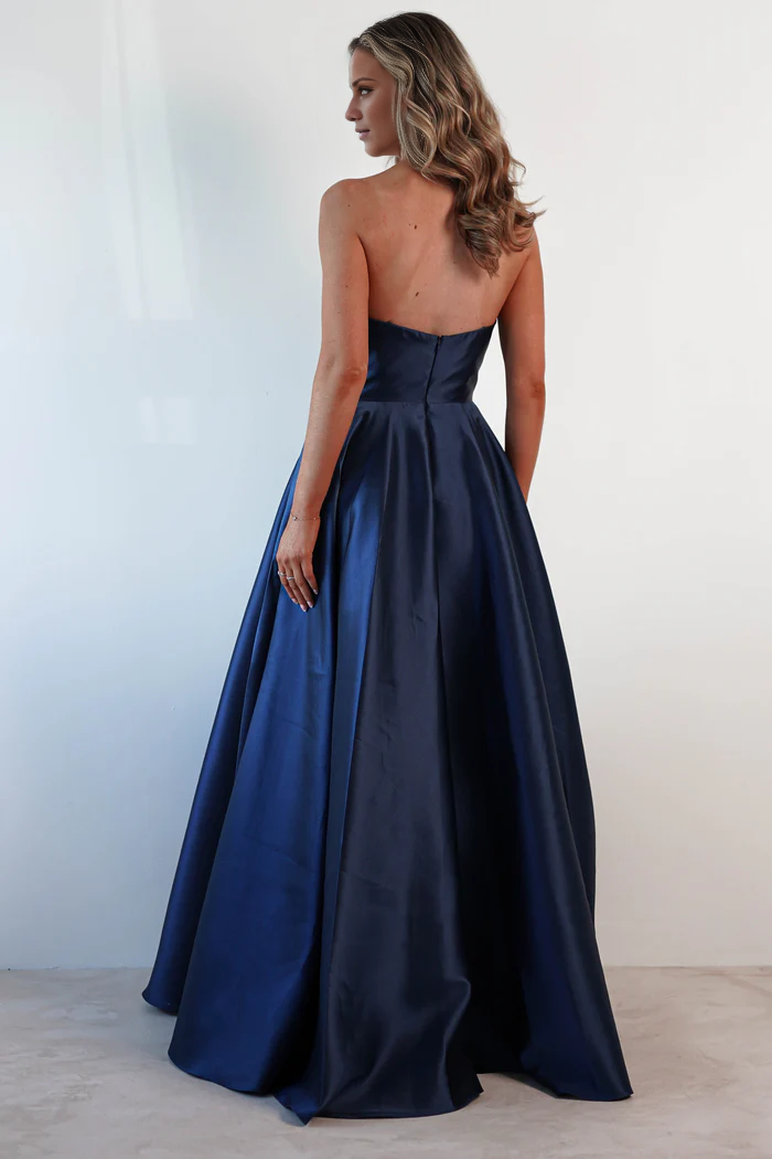 Vestido de fiesta largo de satén con hombros descubiertos, espalda descubierta y abertura lateral - Vestido Jimiss 