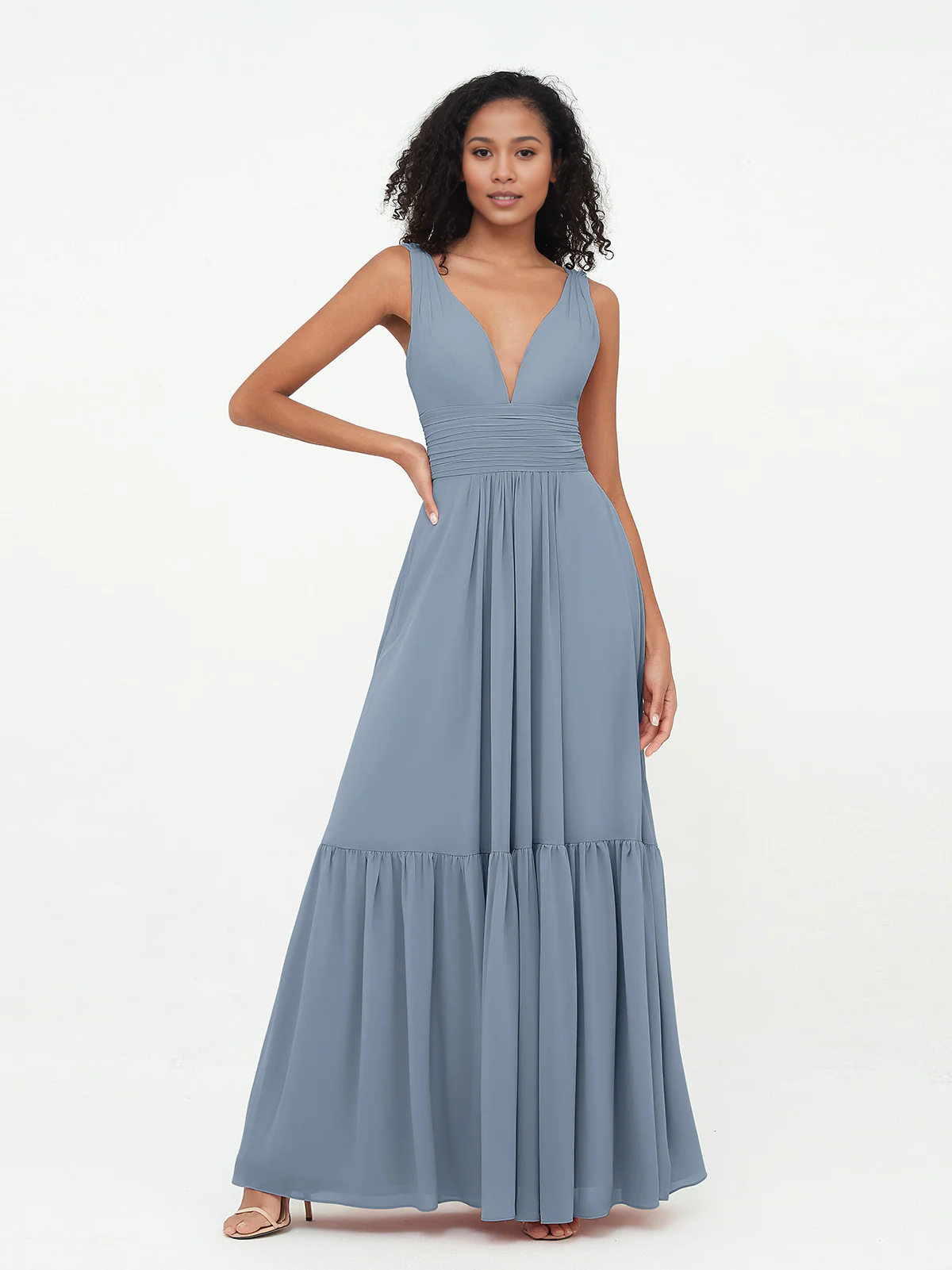 Vestido estilo bohemio con falda en capas de gasa y escote en V profundo