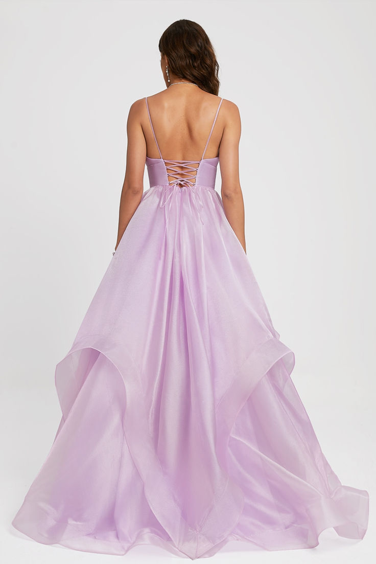 Vestido de noche de princesa con escote en V y cola amplia