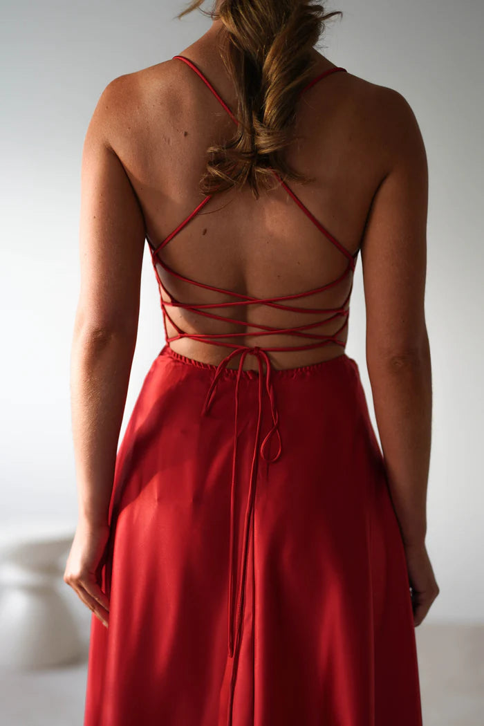 Vestido de fiesta largo hasta el suelo con escote cuadrado, tirantes finos y abertura lateral en la espalda al descubierto - Vestido Jimiss 