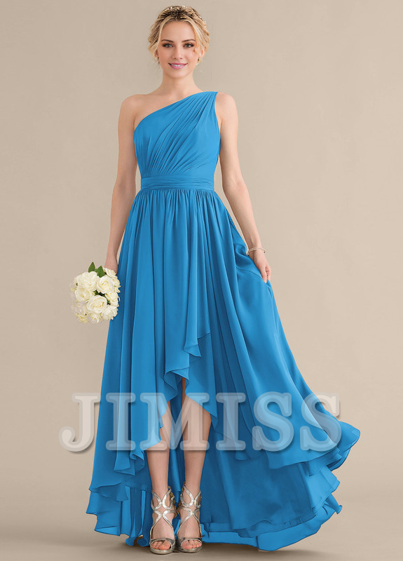 Vestido de dama de honor asimétrico de gasa con volantes escalonados, corte A y un hombro
