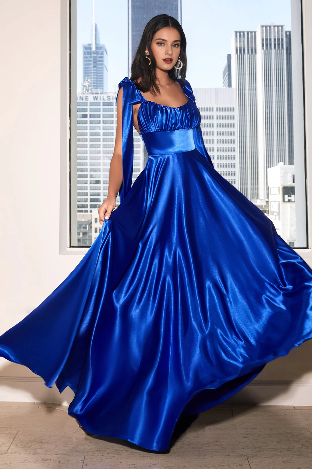 Vestido largo de satén con falda en forma de A y sin mangas