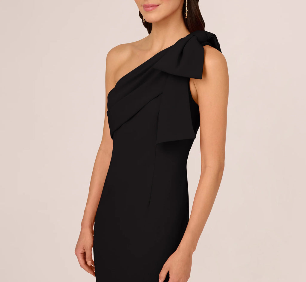 Vestido de fiesta Jimiss de crepé con un solo hombro, espalda descubierta, lazo y largo hasta el suelo