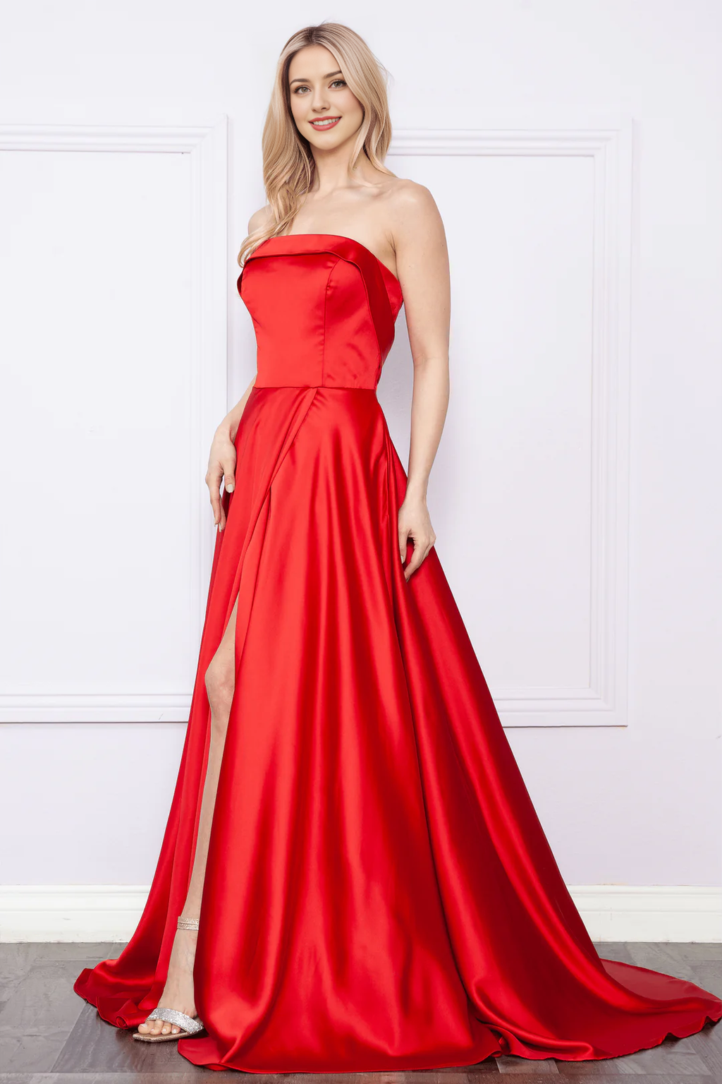 Vestido largo de satén con falda tipo A sin tirantes