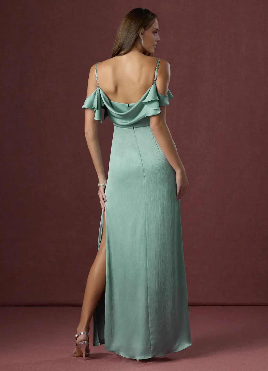 Vestido de fiesta Jimiss con escote barco, tirantes finos, abertura lateral y largo hasta el suelo 