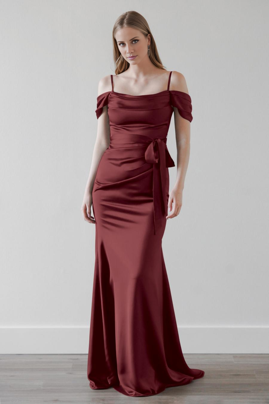 Vestido de noche Jimiss con cuello al descubierto, tirantes finos, espalda descubierta y largo hasta el suelo