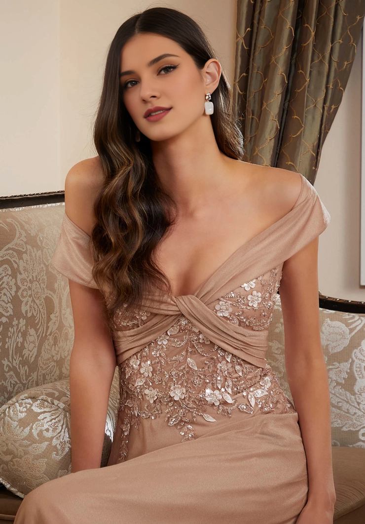 Corsé ajustado con cuello de hombros descubiertos y bordado de cuentas para vestido de noche
