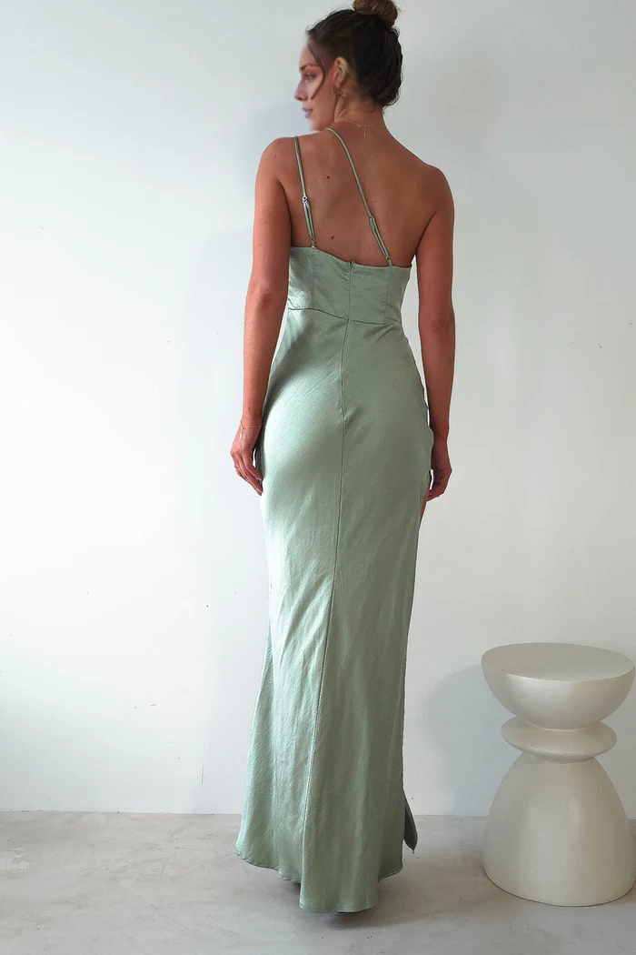 Vestido de fiesta largo de satén con cuello asimétrico y abertura lateral - Vestido Jimiss 