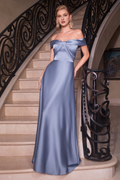 Vestido largo de satén con hombros descubiertos