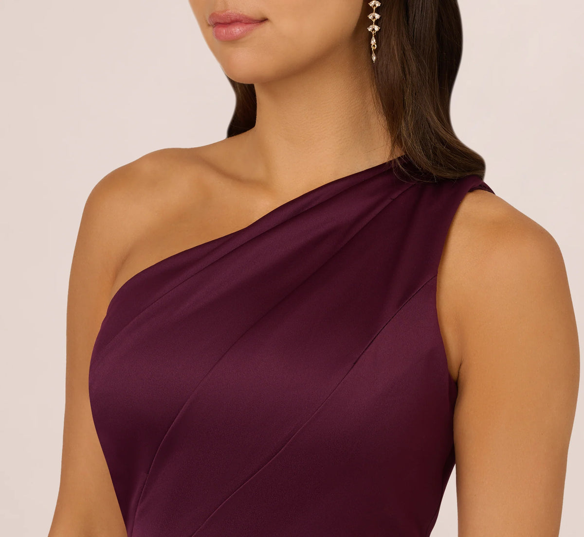 Vestido de fiesta largo de satén crepé con un solo hombro de Jimiss
