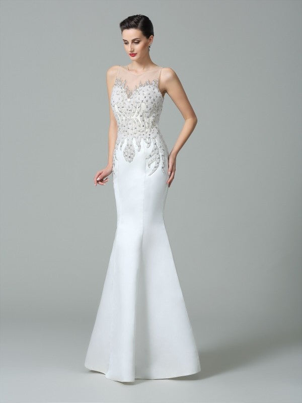 Abiti lunghi in raso senza maniche con applicazioni sul collo trasparenti a tromba/sirena