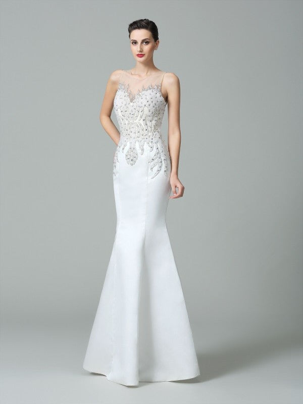 Abiti lunghi in raso senza maniche con applicazioni sul collo trasparenti a tromba/sirena