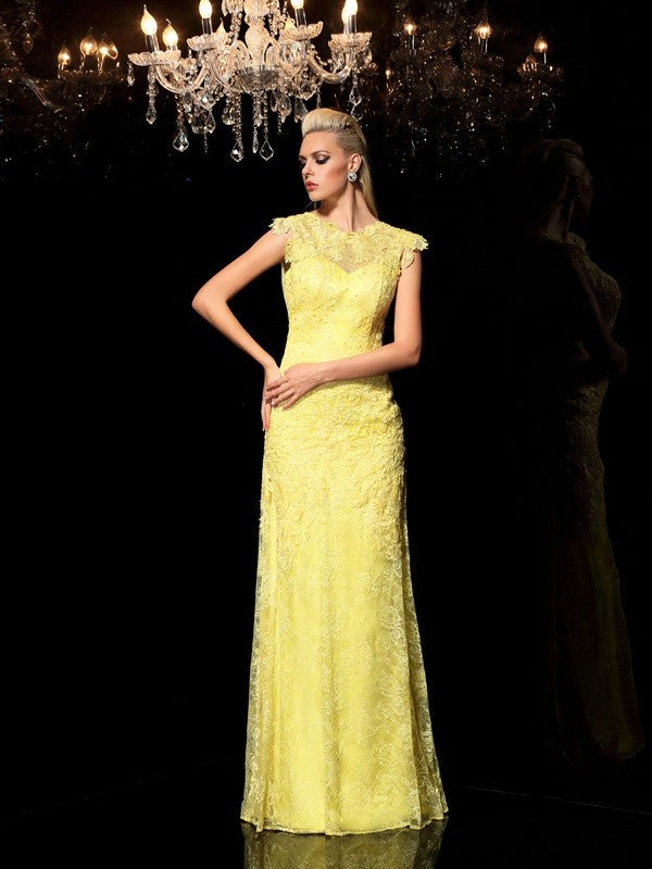 Vestidos largos de gasa sin mangas con encaje y cuello transparente con corte tubo/columna