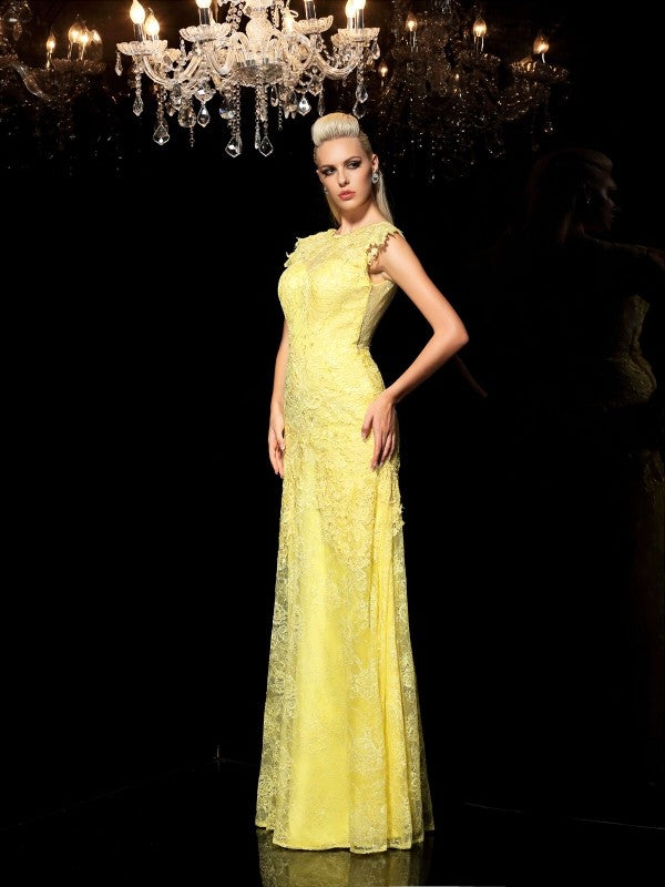 Vestidos largos de gasa sin mangas con encaje y cuello transparente con corte tubo/columna