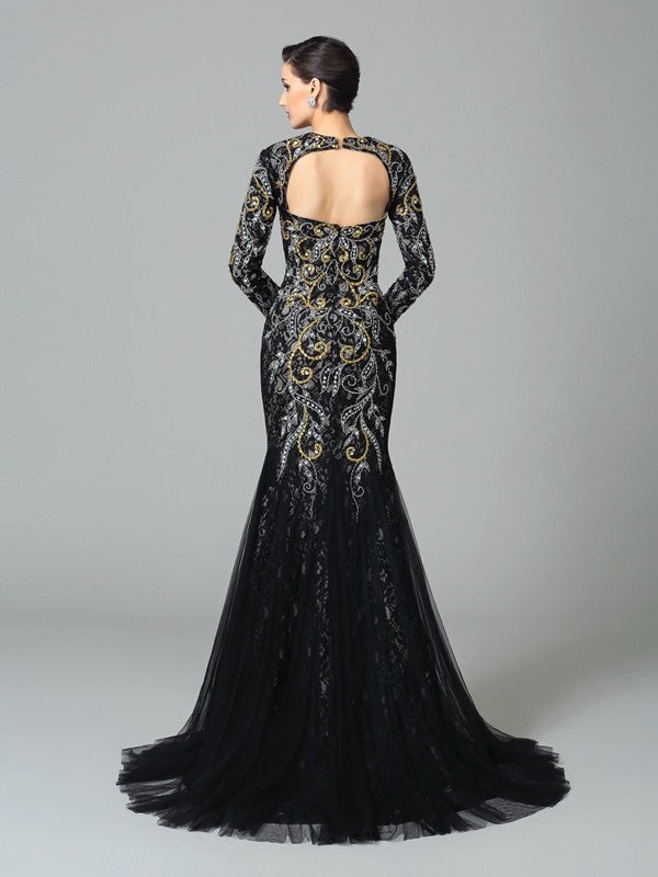 Vestidos largos de red con escote corazón, mangas largas y cuentas, corte trompeta/sirena