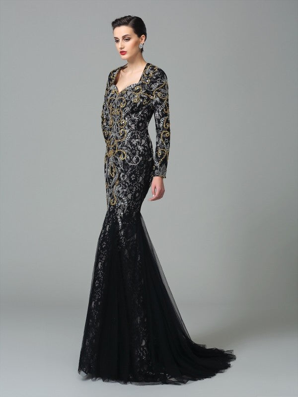 Vestidos largos de red con escote corazón, mangas largas y cuentas, corte trompeta/sirena