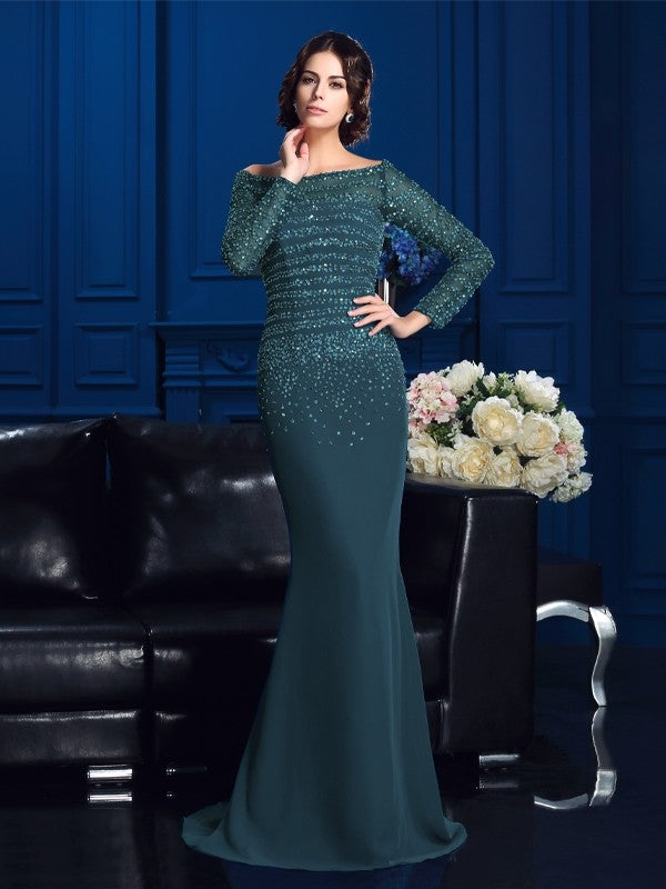 Abiti da sposa lunghi in chiffon con maniche lunghe, perline, a tubino/colonna, spalle scoperte