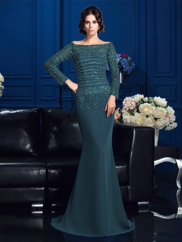 Abiti da sposa lunghi in chiffon con maniche lunghe, perline, a tubino/colonna, spalle scoperte