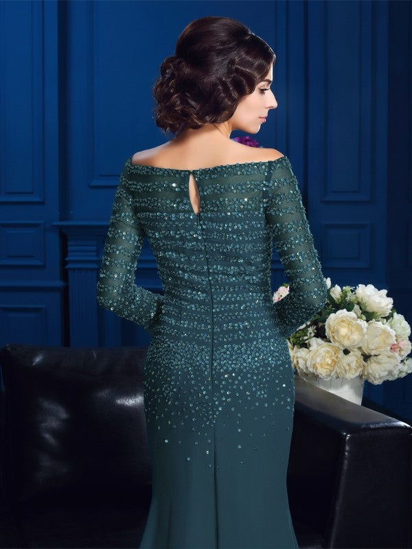 Abiti da sposa lunghi in chiffon con maniche lunghe, perline, a tubino/colonna, spalle scoperte