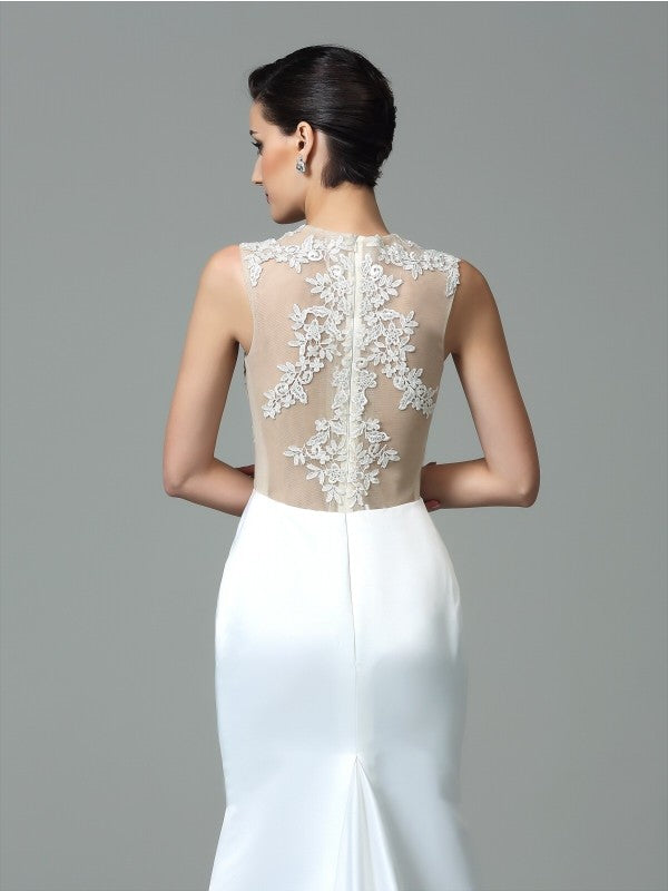 Abiti lunghi in raso senza maniche con applicazioni gioiello a tubino/colonna