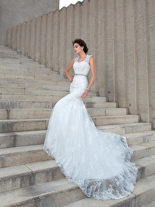 Vestidos de novia largos de encaje sin mangas con apliques y escote en V de corte trompeta/sirena