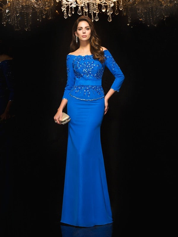 Vestidos largos de gasa con mangas 3/4 y hombros descubiertos, corte tubo/columna y abalorios