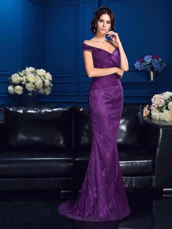 Abiti da sposa lunghi in pizzo senza maniche, a tubino/colonna, con spalle scoperte