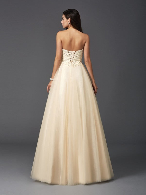 Vestidos largos de red sin mangas con escote corazón y cuentas de corte A/princesa