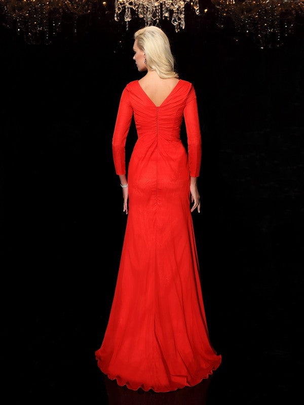 Vestidos largos de gasa con mangas largas fruncidas y corte tubo/columna