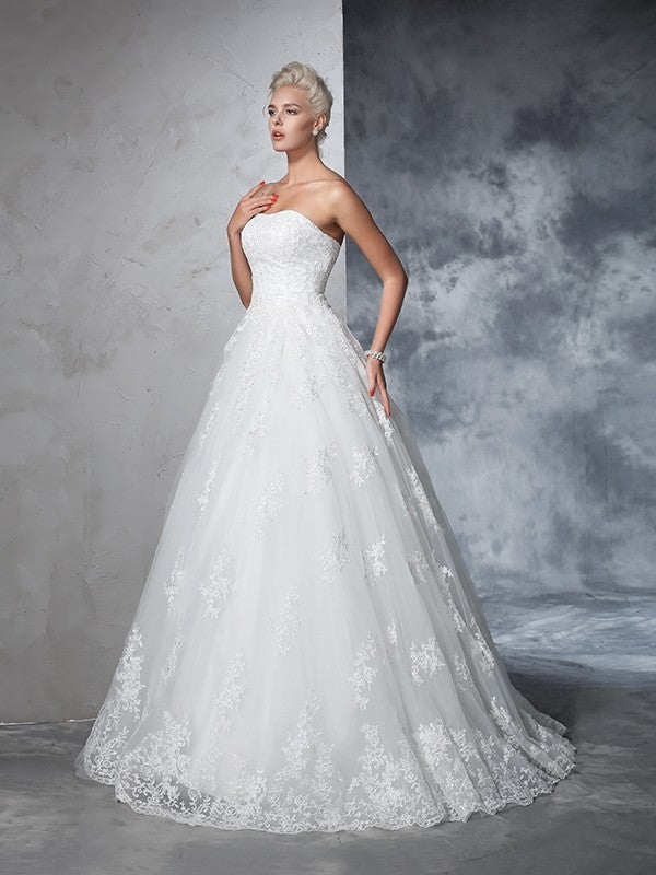 Vestidos de novia largos de encaje sin tirantes y sin mangas con vestido de baile