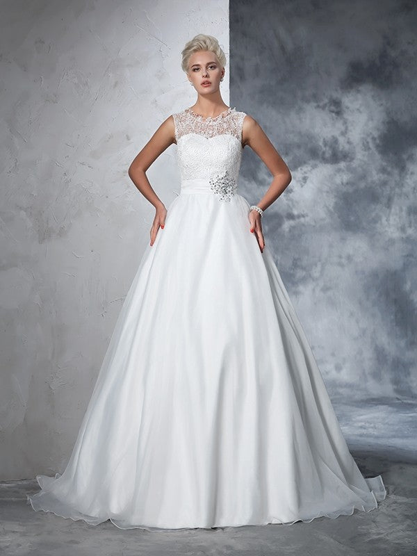 Vestidos de novia largos de red sin mangas con encaje y cuello transparente