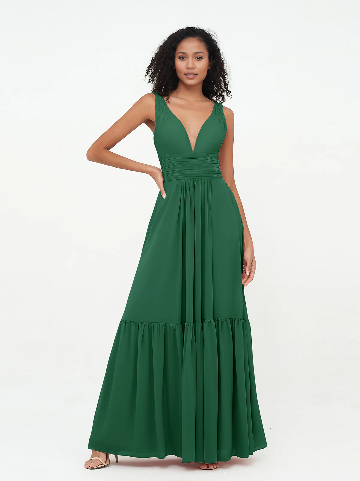 Vestido estilo bohemio con falda en capas de gasa y escote en V profundo