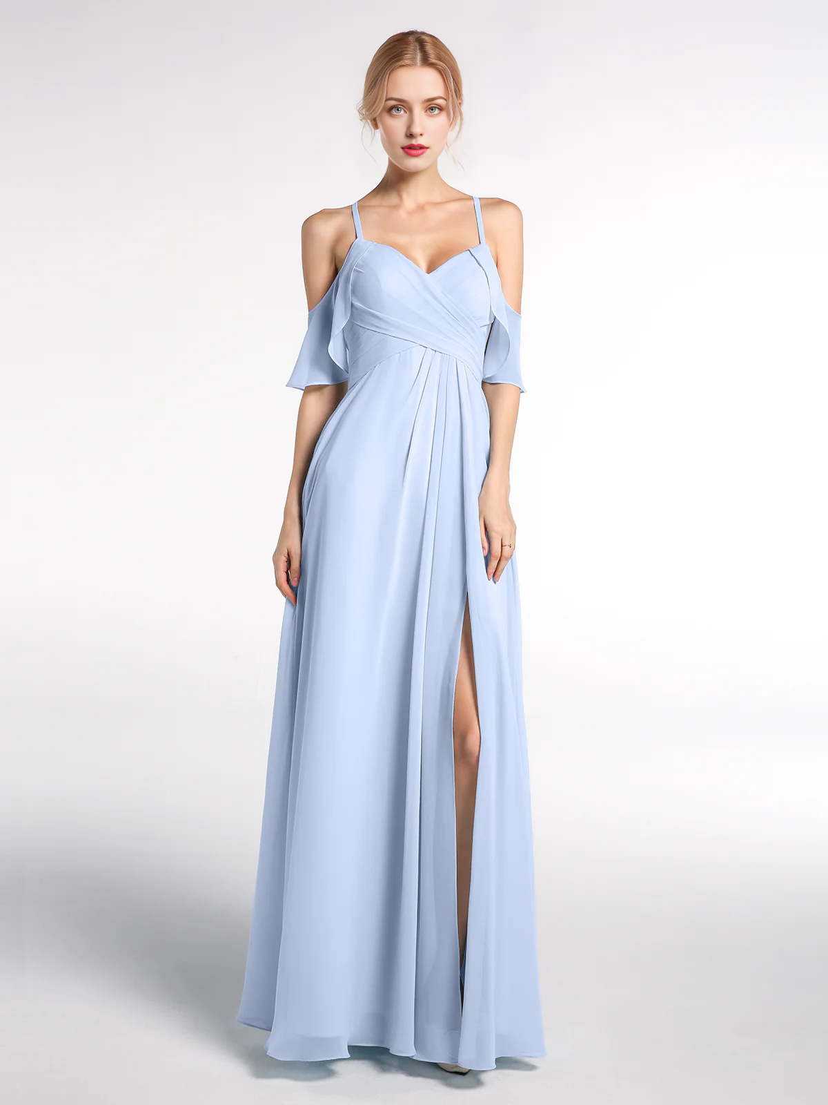 Vestido estilo imperio con hombros finos y mangas con volantes