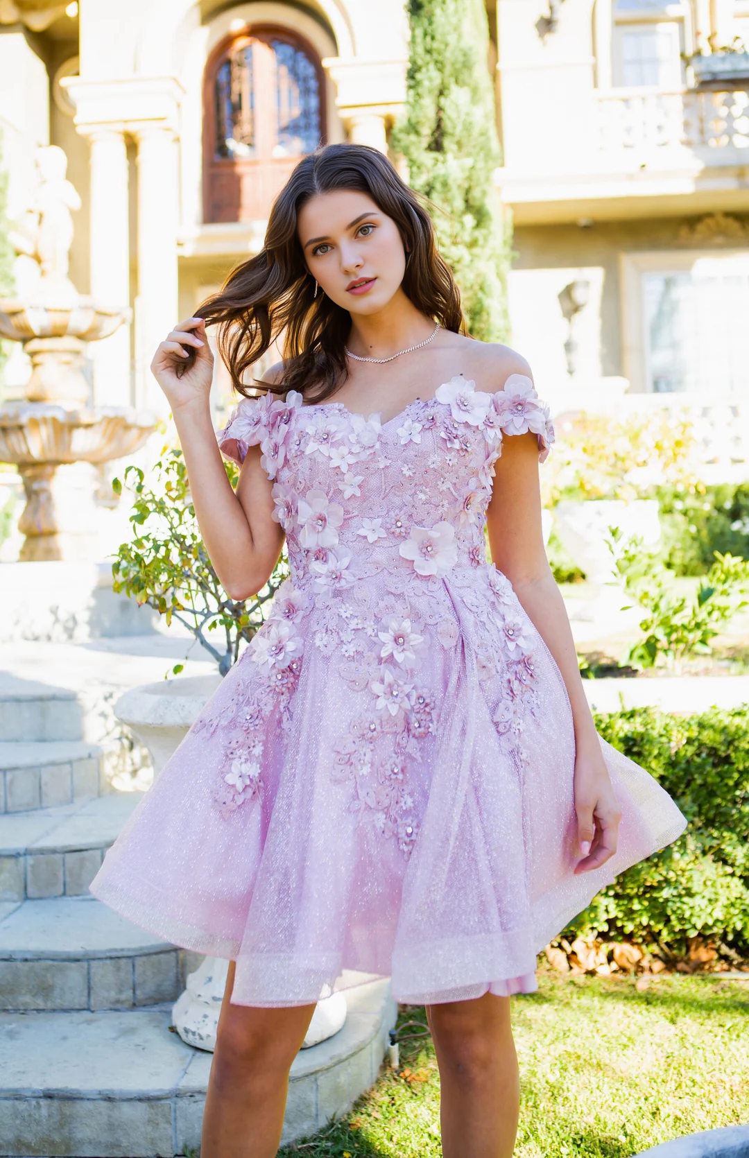 Vestido corto con hombros descubiertos y calcomanía floral 3D