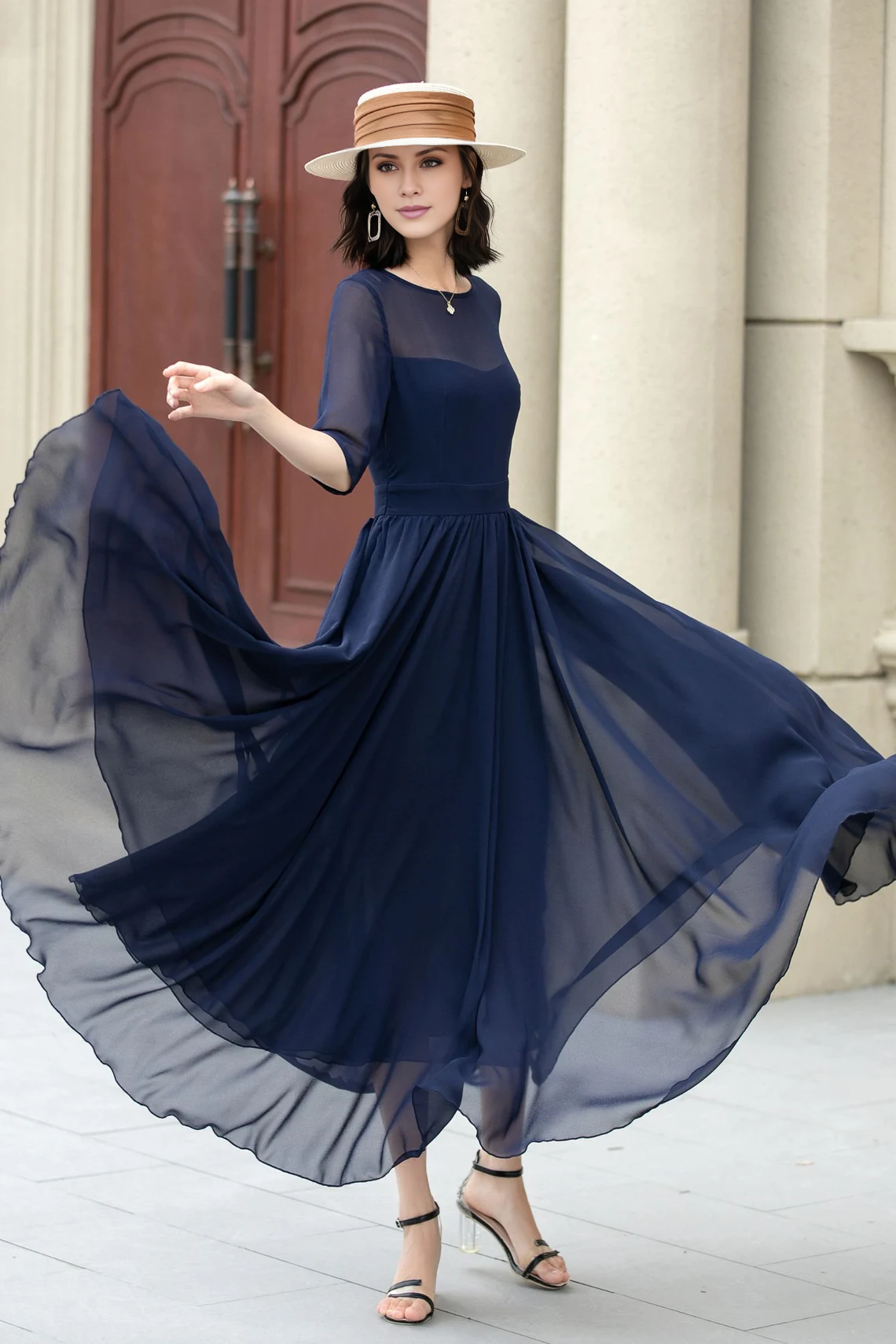 Vestido de fiesta largo de gasa con cuello barco y manga corta de Jimiss 